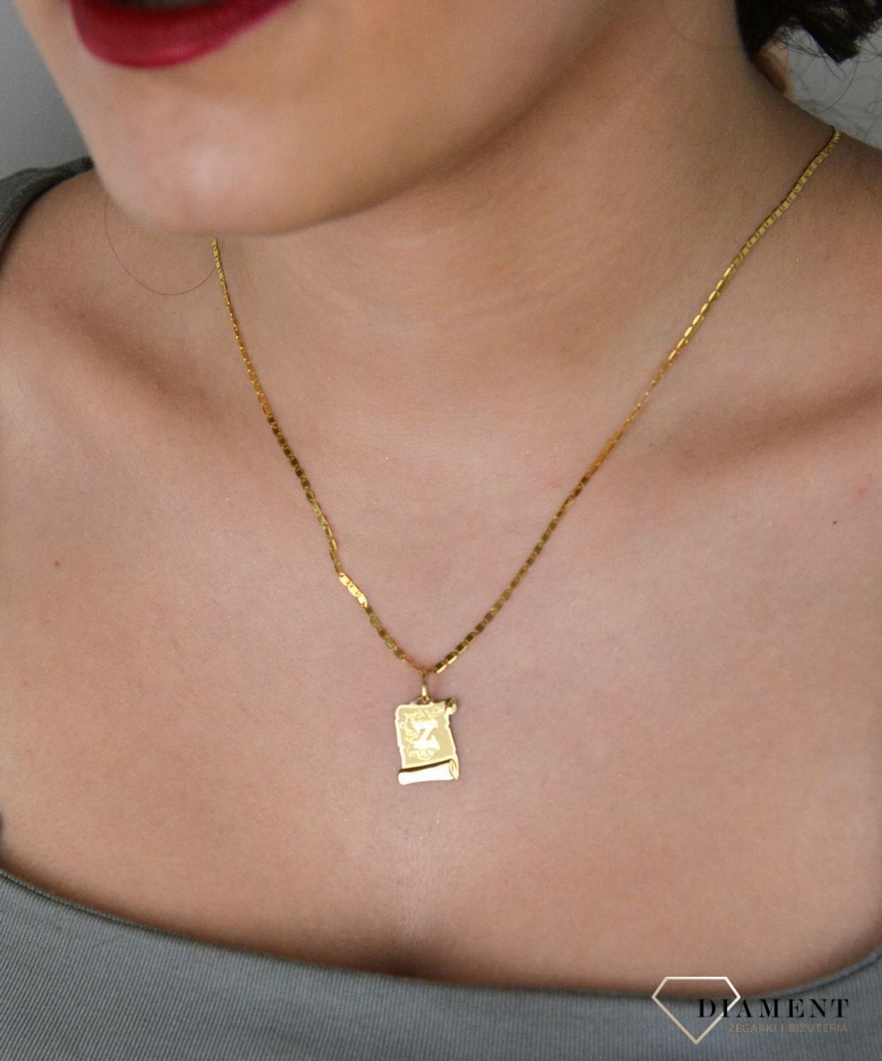 Złota zawieszka damska literka Z na papirusie ZA 2411Z 585 Piękny, złoty wisiorek o ciekawym wzorze wykonany ze złota. Zawieszka o formie papirusu czyli starodawnego pergaminu 1.jpg